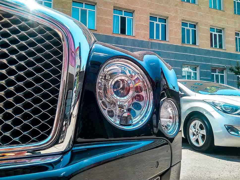 Classic Bentley Mulsanne tail light