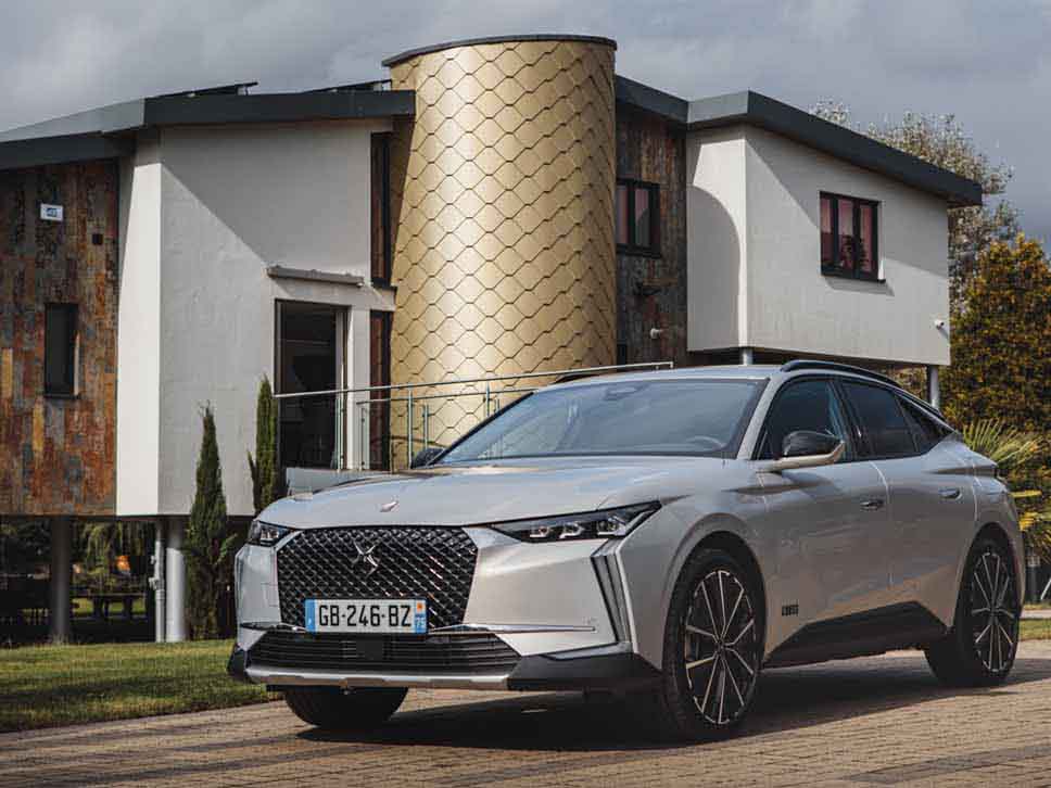 DS 7 suv parked on driveway