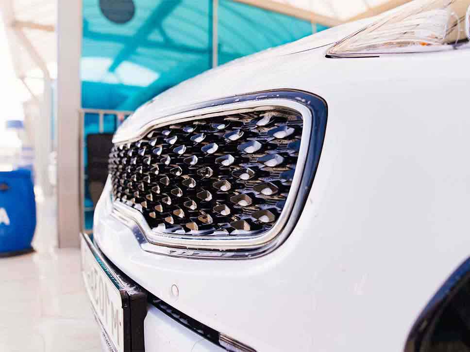 Side view of a Kia grill