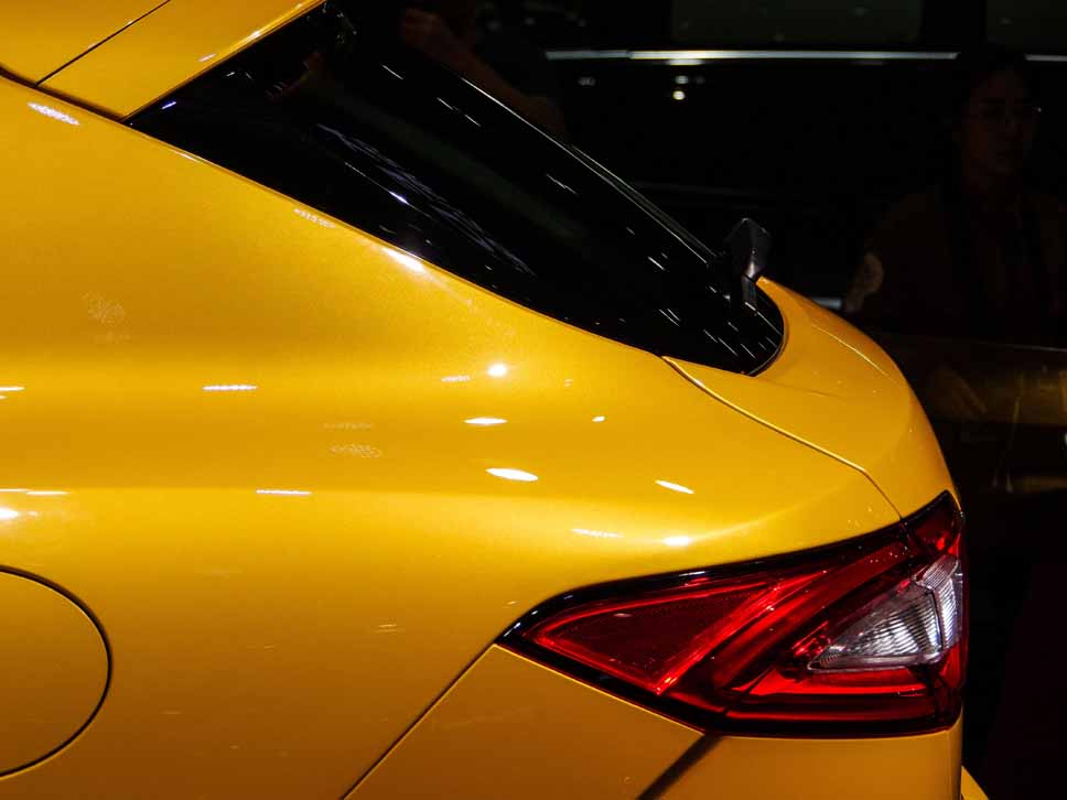 Tail light of a yellow Maserati