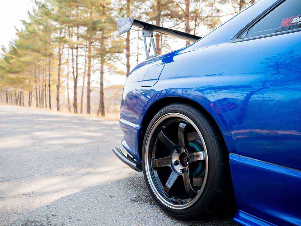 Nissans rear wheel and spoiler