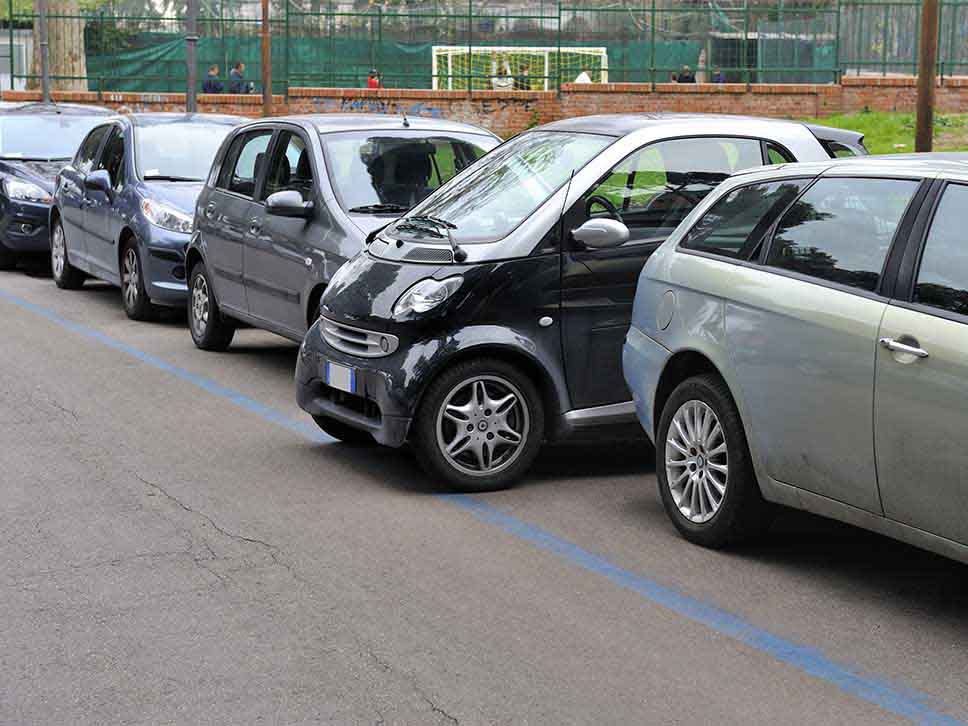 Smart car fitting in tight parking spot